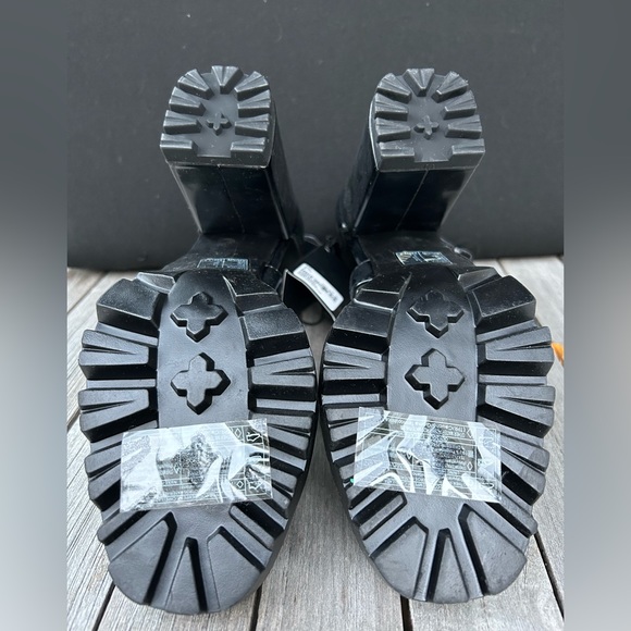 FOREVER 21 BLACK SANDAL 🖤 - Picture 4 of 4